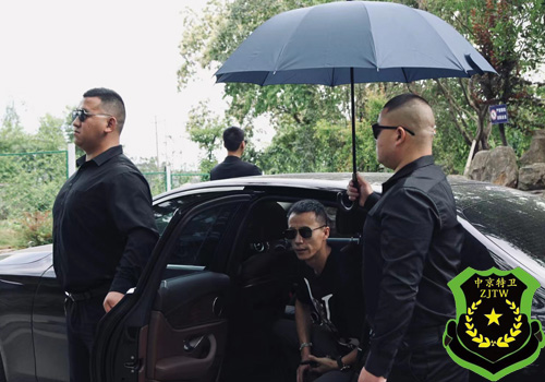 保镖跟随外地谈事(图1)